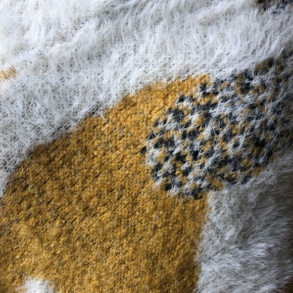 Women’s Sweater Poncho - Picture 4 of 5